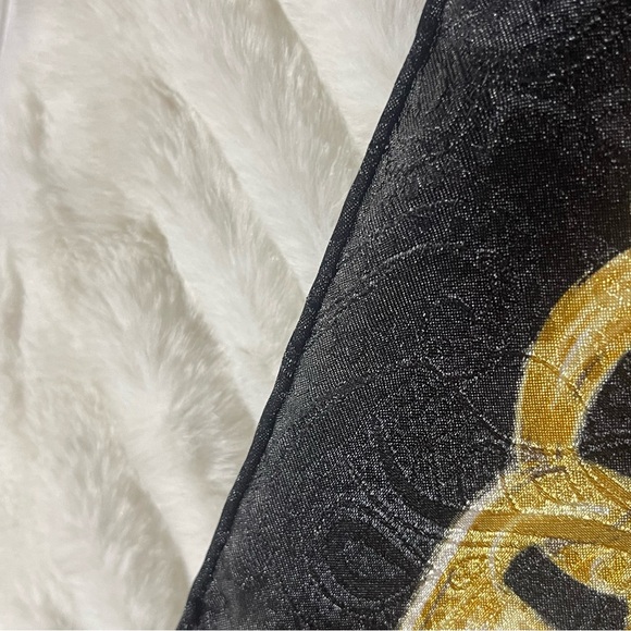 SOLD Chanel Vtg 80’s Authentic Chain Motif Logo Spellout Black Gold Silk Scarf - Picture 13 of 14